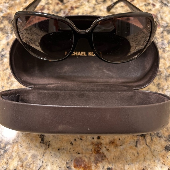 Michael Kors Black Gradient Sunglasses Grayson Design - Picture 2 of 7